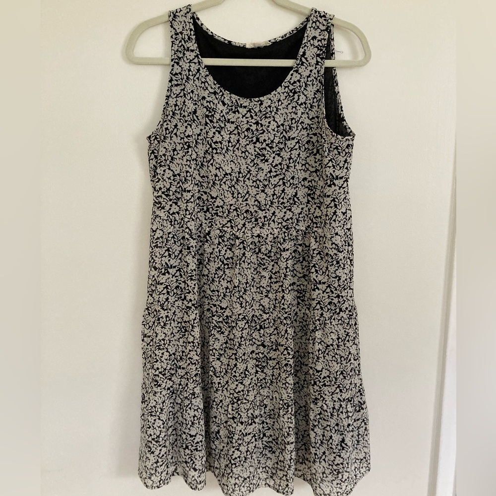 Jane and Delancey blank and white floral sleeveless dress